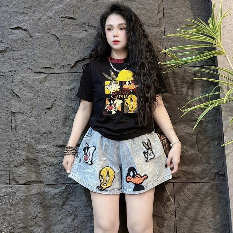 Set bộ jean đùi hoạt hình thêu long đính đá áo siêu cấp cotton tay ngắn cổ tròn quần lưng thun bản to co giản nữ 1