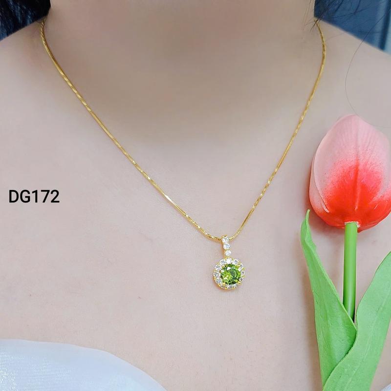  Dây chuyền nữ mì xoắn phối mặt tròn viên chủ lục bảo sang trọng chất Titan xi vàng 