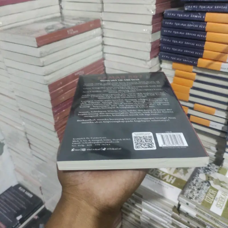 Buku Novel Kamar 807 - by Riska - Bookspaper 2