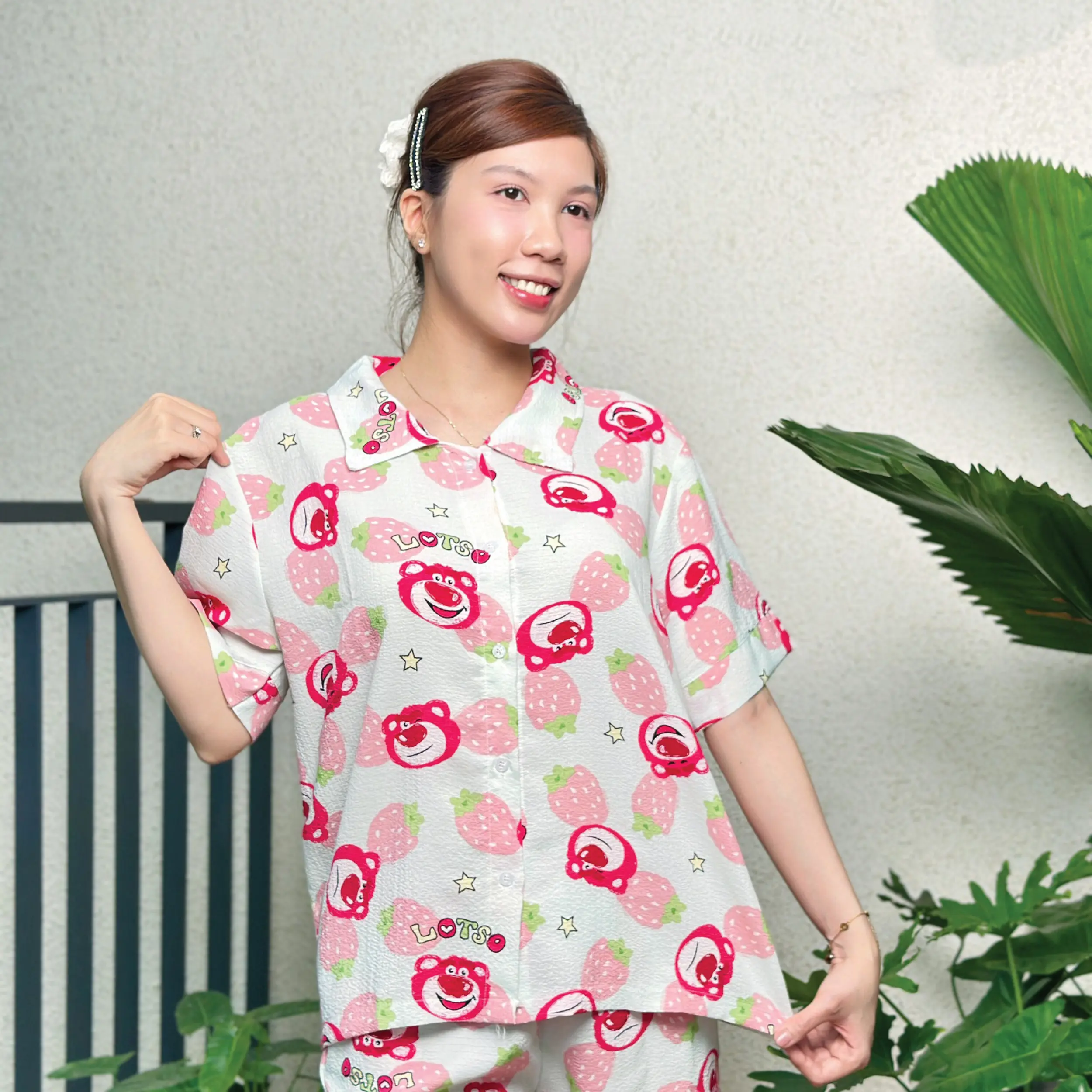 Bộ Pyjama Suông Ngắn Tay Cotton In Hình Gấu Dâu Thương Hiệu Maybi - Sản phẩm mới