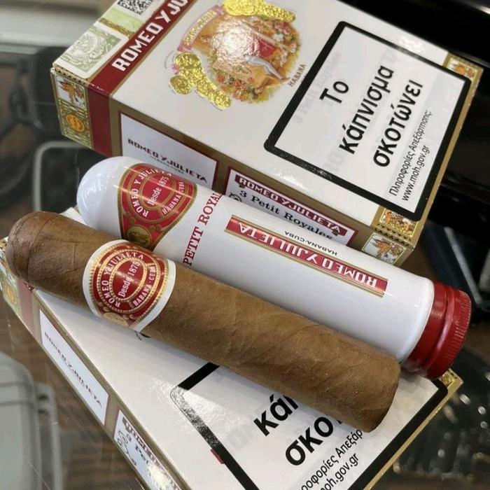 Romeo Y Julieta Petit Royales Tubos Box Of 15 Stick ( 3 x 5 Pack )