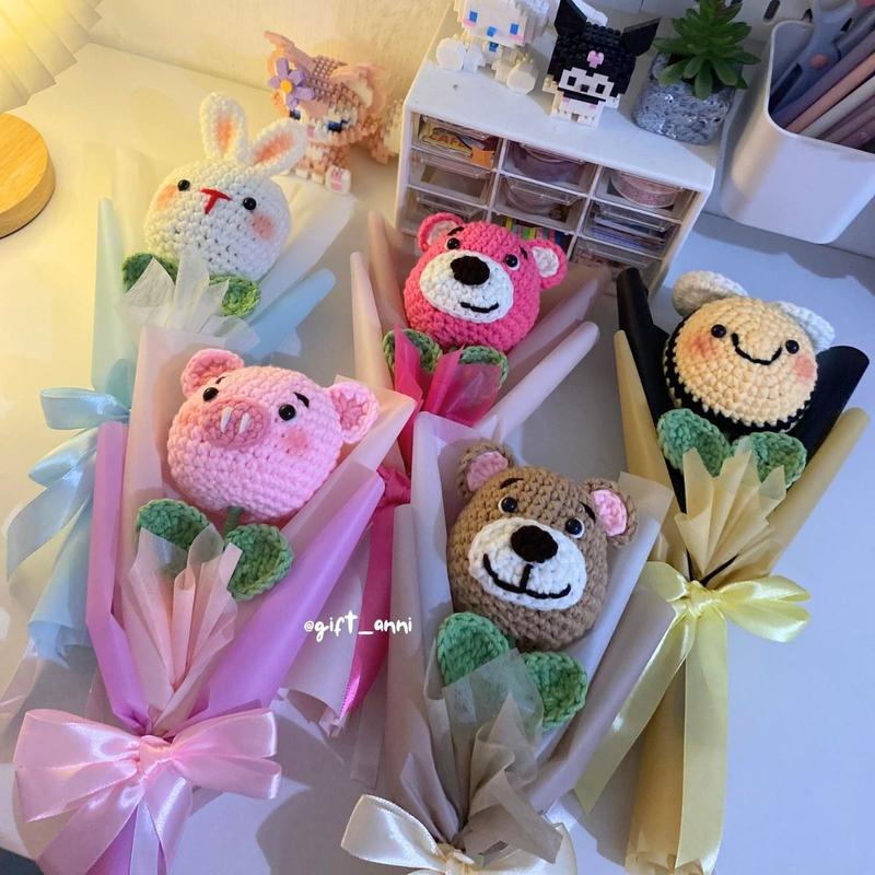 Bouquet Buket Boneka Rajut Kelinci Lebah Lotso Bebek Panda Character ...