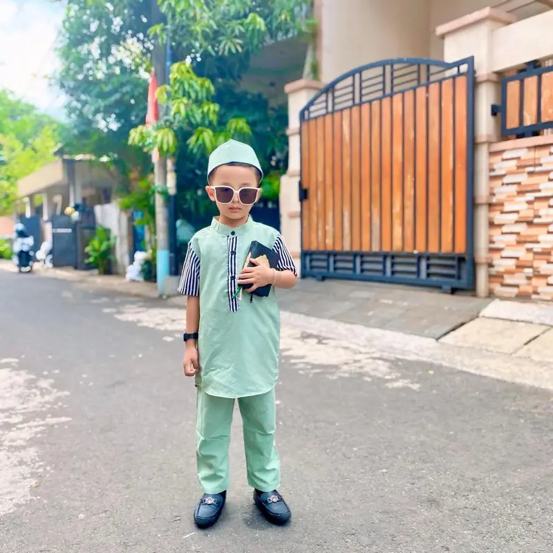 satu set baju kurta anak laki laki plus peci usia 1-10 tahun Katun Polos Celana Koko Muslim Salur Setelan Nyaman Panjang Pendek 3