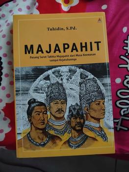 Product Review of BUKU Majapahit : pasang surut takhta majapahit dari masa keemasan sampai kejatuhannya from M**i 0