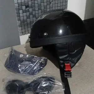HELM CHIPS DEWASA ESTETIK WARNA HITAM GLOSSY Motorcycle