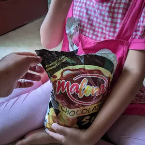 COD Halal Soes Coklat Cokelat/strawberry / mix rasa/halal Kue Sus Kering Isi soes coklat lumer 1 kg （Cemilan keluarga, cocok untuk dewasa dan anak-anak） Chocolate Food Makanan Snack Manis soes cokelat 1 kue soes coklat Toples Biskuit