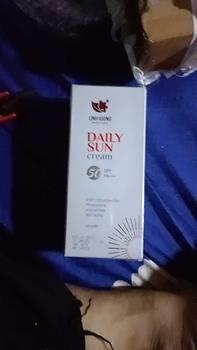 Product Review of Kem chống nắng SPF 50 PA +++  , nâng 2-3 tông da Linh Hương hàng mới sx hsd 2028 from A** N**n 0