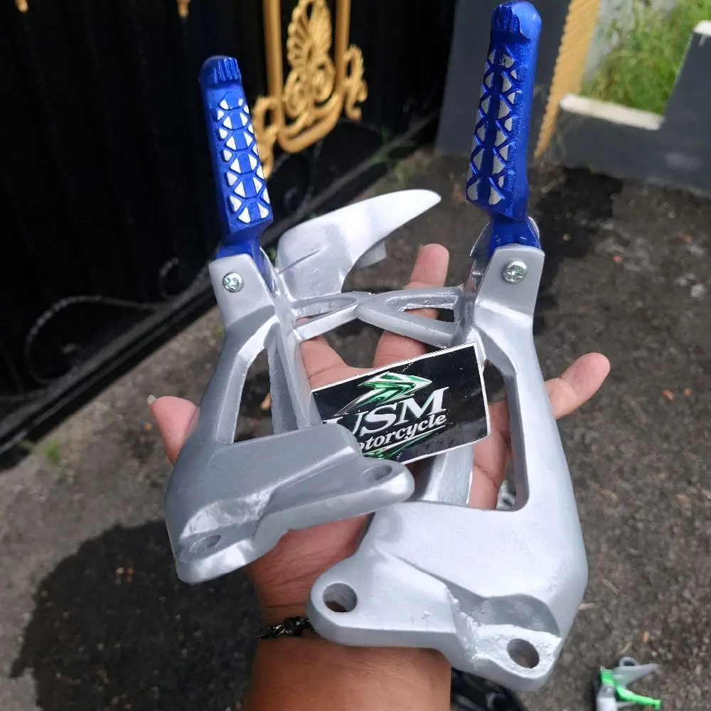 DUDUKAN POSTEP VEGA R NEW POWER + STEP THAILAND APRILIA PIJAKAN KAKI BELAKANG SATU SET (SILVER BIRU)