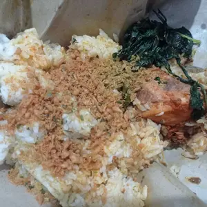 Bumburi Kremes cuma Rp.20.000 Bumbu tabur pendamping lauk dapat 40 sachet dengan 4 varian rasa : sapi, ayam, ayam pedas, dan pizza Spices Penyedap