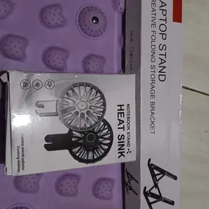 Rak laptop lipat aluminium 18 inci dengan fungsi pendinginan, dapat dilipat dan sudutnya dapat disesuaikan: cocok untuk pelajar dan pekerja jarak jauh yang bekerja dari rumah — memiliki kapasitas beban yang kuat dan dilengkapi dengan sistem pendinginan.