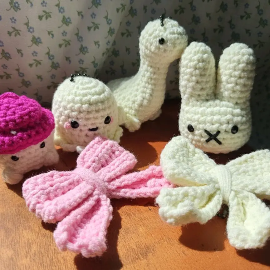 PiNits Handmade Crochet Keychain Gantungan Rajut Lucu Estetik Pita Hantu & Lainnya Dengan Desain Imut Dan Warna Cerah