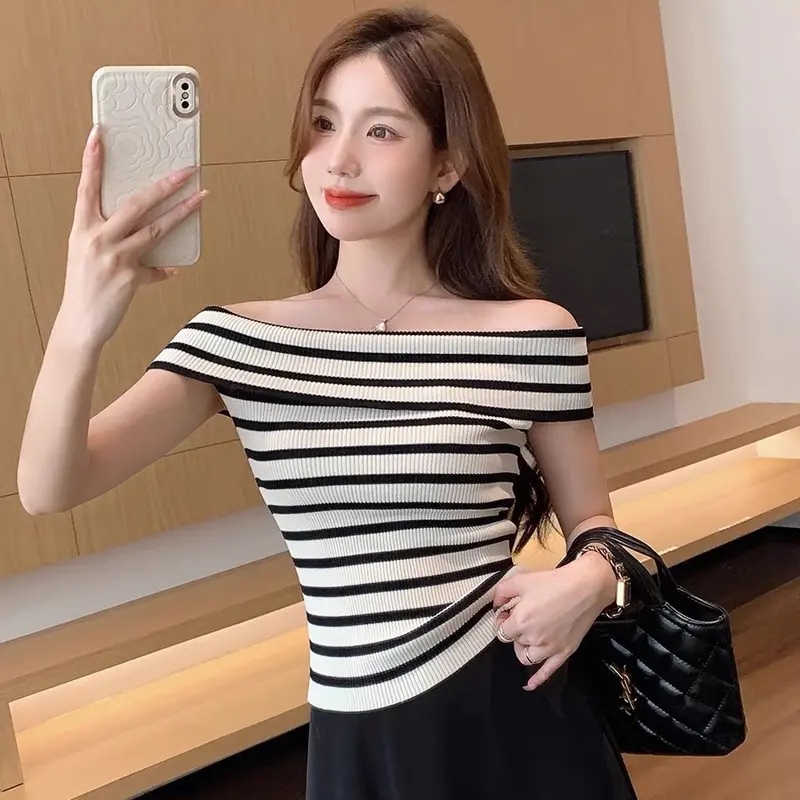 Tortton Sabrina Top Lengan Pendek Korean Style Atasan Rajut Wanita High Quality 1