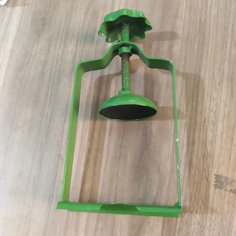 Pengaman / Penjepit Regulator pada tabung gas 3kg 3