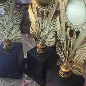 Piala Trophy Gold dan beserta tatakan W4