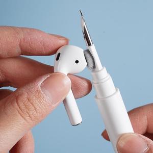 ポータブル 3 in 1 イヤホンクリーニングブラシ、ペン型クリーナーブラシ（イヤホン、イヤホンケース、ヘッドフォンボックス、カメラ用）
