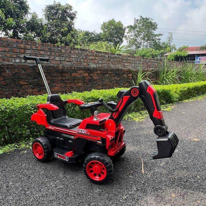 Xe Cẩu Điện Có Tay Đẩy size to có đèn nhạc bình ắc quy 6v và sạc điện kèm theo cho bé từ 1- 6 tuổi