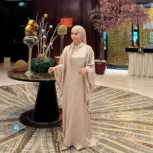 Kaftan Jaguard Silk Motif Premium dengan Desain Elegan Kualitas Terbaik Tampilan Mewah Bahan Super Lembut Adem Motif Tidak Menerawang Kerah Payet Jepang