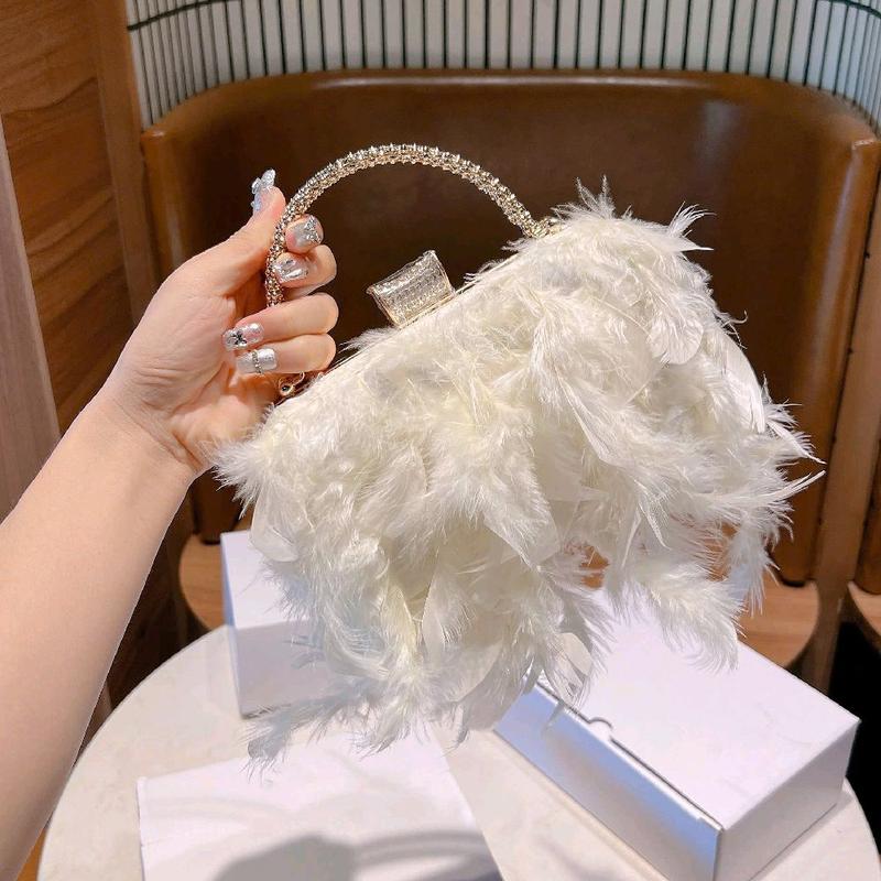   MÀU VÀNG KEM Cốp Đi Tiệc Lông Vũ Quai Kiềng Đôi Size 20 Túi Xách Nữ Đeo Chéo Women Bag Clutch Cầm Tay Kèm Dây Xích HÀNG QC 