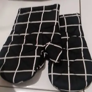 2 Pcs Sarung Tangan Oven Anti Panas Katun Tebal Anti Slip Lindungi Tangan Anda Saat Memasak Di Oven