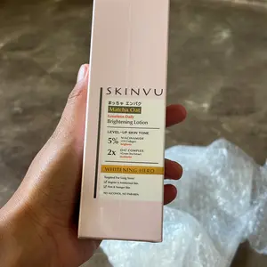 SKINVU WHITENING Glowing Set Bodycare - Body Scrub (Lulur Pemutih) & Lotion Booster (Serum Infused)