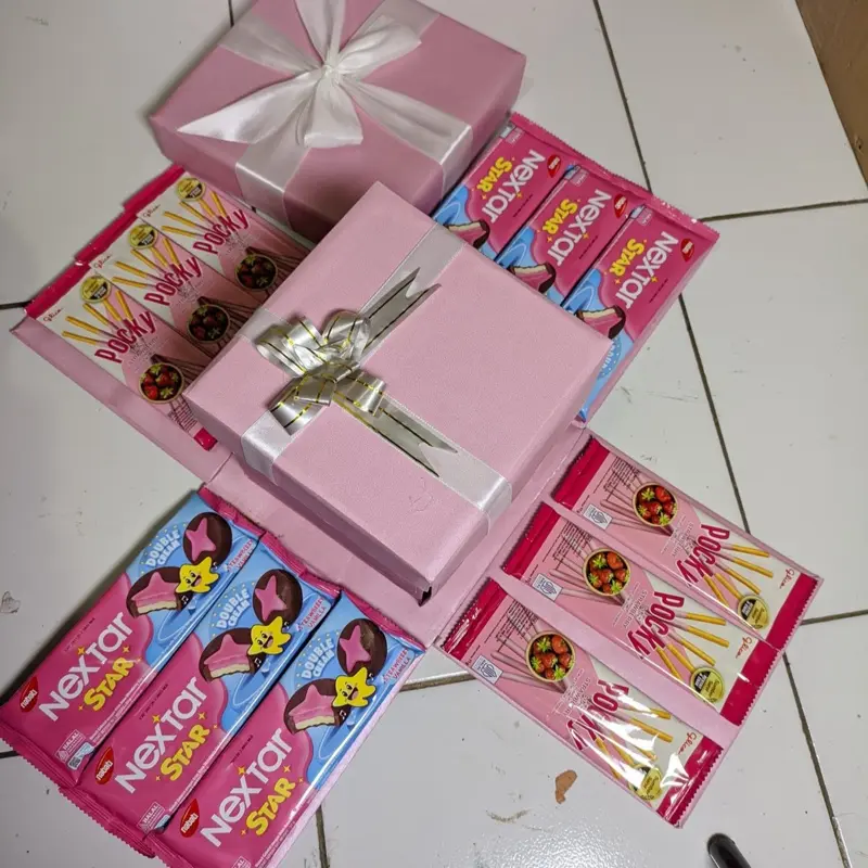 Hampers kado  snack box serba pink untuk ulang tahun anniversary teman anak Gift 3