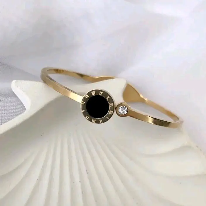 gelang titanium wanita terlaris anti karat motif hitam bulat romawi