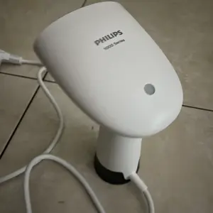 Philips Setrika Uap Handheld STH1010 Putih - Setrika Uap Ringan, philips setrika uap, setrika uap listrik, strika uap, setrika philips uap