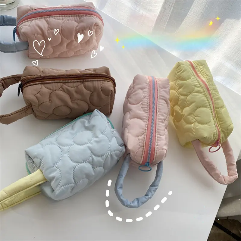 LITTLE DAISY | Flower Puffy Makeup Pouch / Kotak Pensil Tas Makeup Aesthetic KoreaTas Makeup Travel Empuk / Pouch Skincare/ Tas Makeup Aesthetic Korea