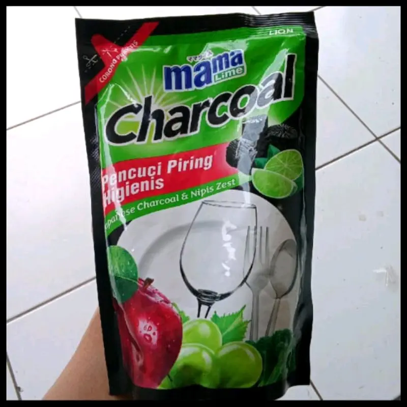 SABUN PENCUCI PIRING HIGIENIS/MAMA LIME CHARCOAL/CAIRAN PENCUCI PIRING HIGIENIS TIDAK PANAS DI TANGAN KEMASAN 680ml 3