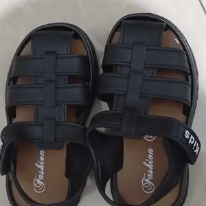 RAMADAN SALE 3.3 IMPORT Kakimanis B428 Sepatu Sandal Anak Perempuan dan laki Laki Sendal Fashion New Arrival Cewek Cowok Bahan Karet Lucu Anti Slip Anti Licin Casual Umur 2-15 Tahun Terbaru