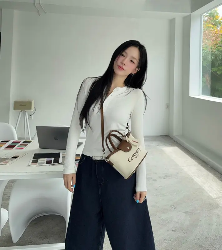Túi Đeo Chéo CEMMERY Local Brand Chính Hãng Velvet Mini Bag Logo Thêu Nắp Nam Châm 4 Màu | BigBuy360 - bigbuy360.vn Túi Đeo Chéo CEMMERY Local Brand Chính Hãng Velvet Mini Bag Logo Thêu Nắp Nam Châm 4 Màu | BigBuy360 - bigbuy360.vn
