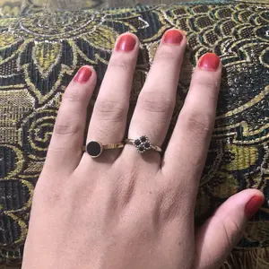 Cincin Titanium Wanita Model Polos Permata Bulat Hitam Rings Aksesoris Hadiah