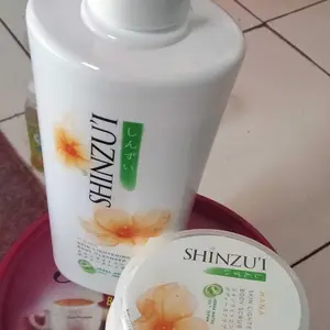 (DCT) Shinzui -  Body Cleanser Pump 480ml+Glow Spa 130ml+Scrub 200gr+Body Lotion 210ml+Facial Wash Whiteessentials 80ml | Perawatan Mandi untuk Mencerahkan
