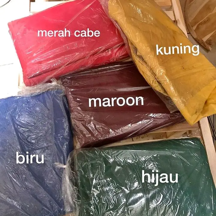 Kain payung outdoor untuk taman, pantai dan kolam renang.