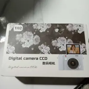 【Kado Hari Raya Kekinian】4K Digital Kamera Gaya Retro 68MP Portable CCD Retro Kamera Digital Vintage 2.4 inch 8X Zoom Compact Small Camera 180 Flip Screen Video Camcorder for Teens Adult Beginner【Gift stickers】Layar Foto V380 Smart