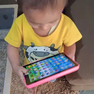 Mainan Tablet Anak MiniPlaypad Edukasi Model iPad dengan Fitur Edukasi 2 Bahasa Inggris & Indonesia Toy keranjang  kuning  sedotan  musik mainan  kertas  buka  tutup