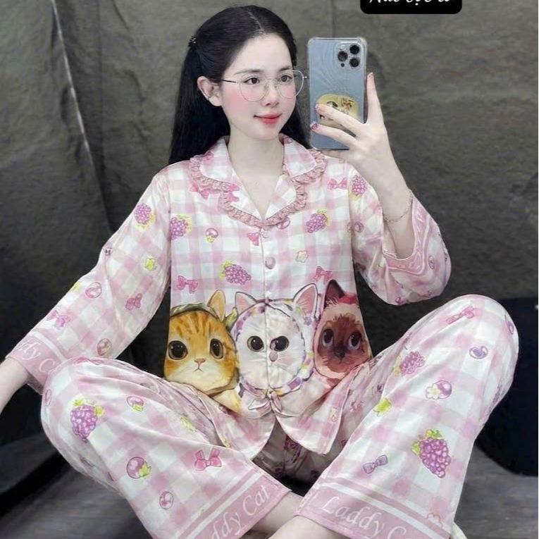  Size 40-60kg Bộ Đồ Ngủ Hello Kitty Dành Cho Nữ Women Lụa Latin Tơ Tằm Tay Lỡ Quần Dài In Hình 5D Cao Cấp  bộ ngủ bộ  pijama  tiểu  thư  phối  ren bộ  ngủ bộ  ngủ  lụa  sang  chảnh 