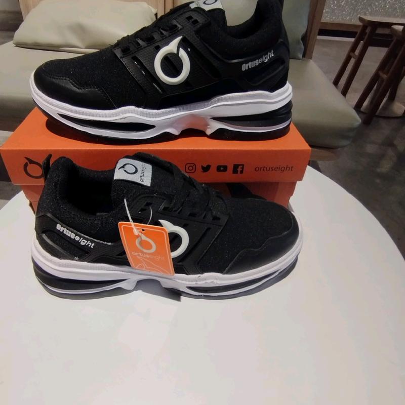 Terlaris!!!!!Cod Sepatu Running Ortuseigh Outdoor Sepatu Sekolah Hitam Putih Pria Wanita Gym&Lari(GRATIS KAOS KAKI) 8