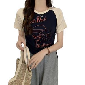 Lady's belted blouse. Cotton short-sleeved shirt with side waistband pattern. Short-sleeved round-neck fitted T-shirt. Top piece.