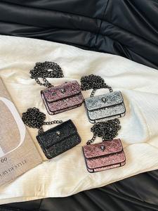 Bolso bandolera mini, tapa magnética abatible, diseño de bloques de color, brillante, para todas las estaciones, opciones multicolor, estilo billetera