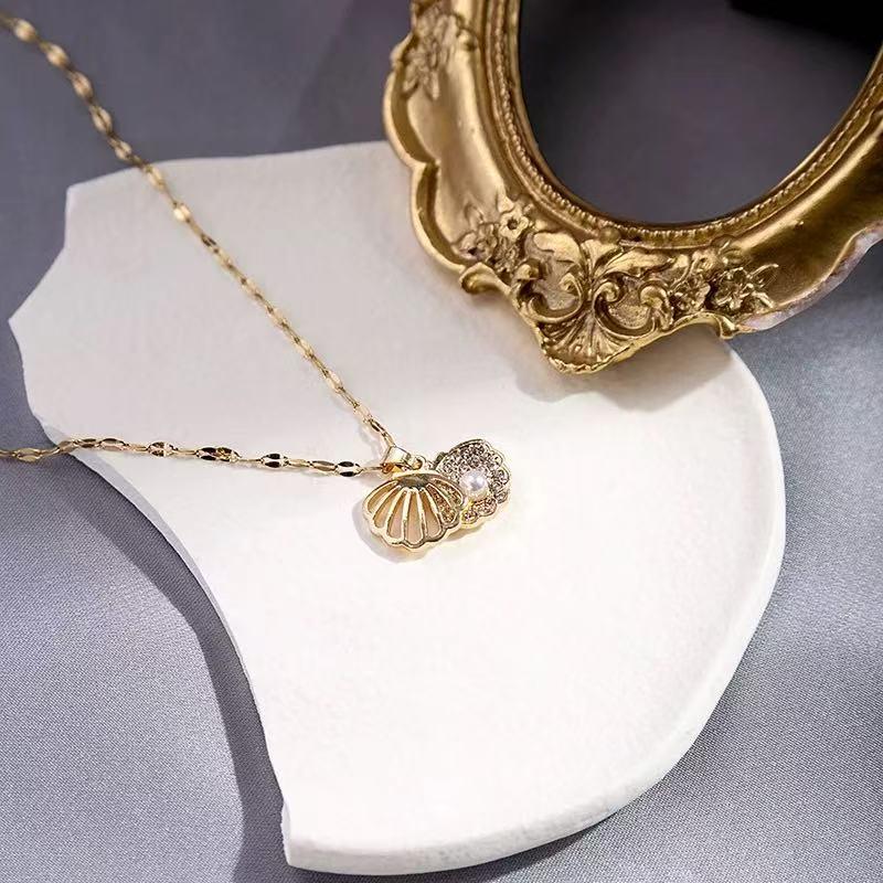Product Introduction of LIVIA - New Light Luxury Hollow Shell Pendant Necklace   French Luxury Pearl Fashion Versatile Clavicle Chain 4