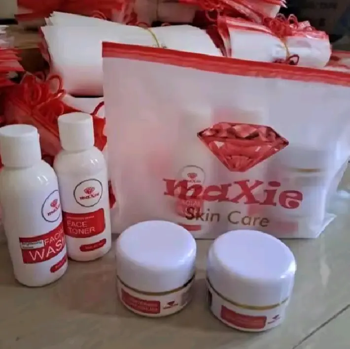 Paket Maxie 4 in 1 Premium BPOM Maxie Skinncare untuk Perawatan Wajah - Facial Berjerawat Pelembab Berminyak Membersihkan Moisturizer wash 3