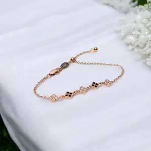 Gelang Hitam Putih Clover Embos 750 Kait Lobster Premium Titanium