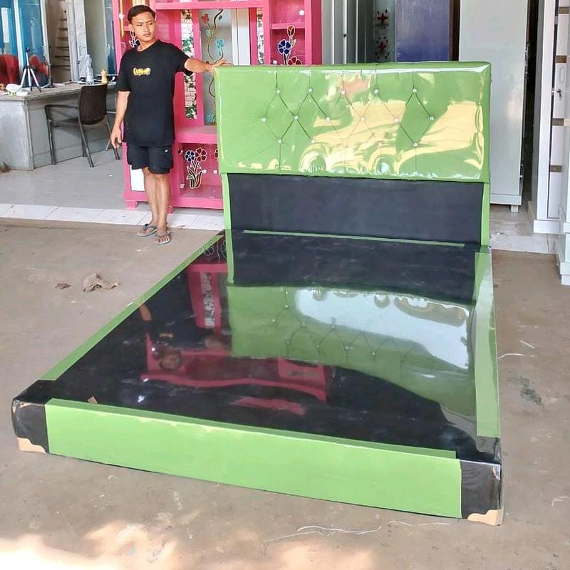 divan full jok uk 160x200 atau no 2 . ada kakinya nanti dipasangin 6