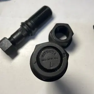 Baut roda belakang nkr71 baut 6 / nmr71 model volvo pnp tinggal pasang harga untuk perbiji (1)