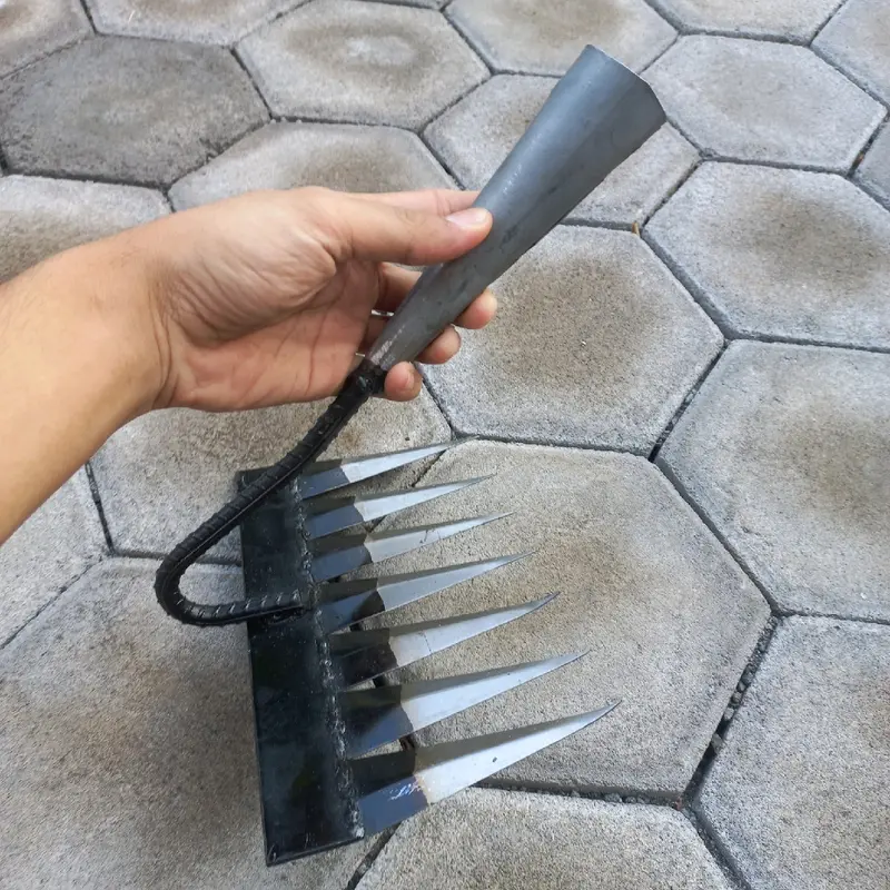 ALAT RAKE MATA GARUK GERIGI 7 / BAHAN  GARPU FULL BESI / GARUKAN RUMPUT LIAR 1
