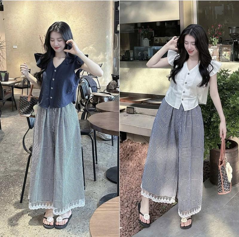 Sét đồ nữ áo đũi cánh tiên cài nút kèm quần caro suông dài phối lai ren xinh xắn dễ thương