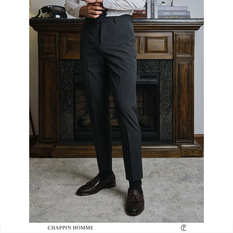  Quần âu 483G cạp chun ẩn CHAPPIN màu ghi cao cấp. Cạp vừa ngang rốn form dáng tiêu chuẩn với độ ôm vừa phải chất co giãn nhẹ phù hợp mặc trong nhiều dịp và dễ mix đồ. 