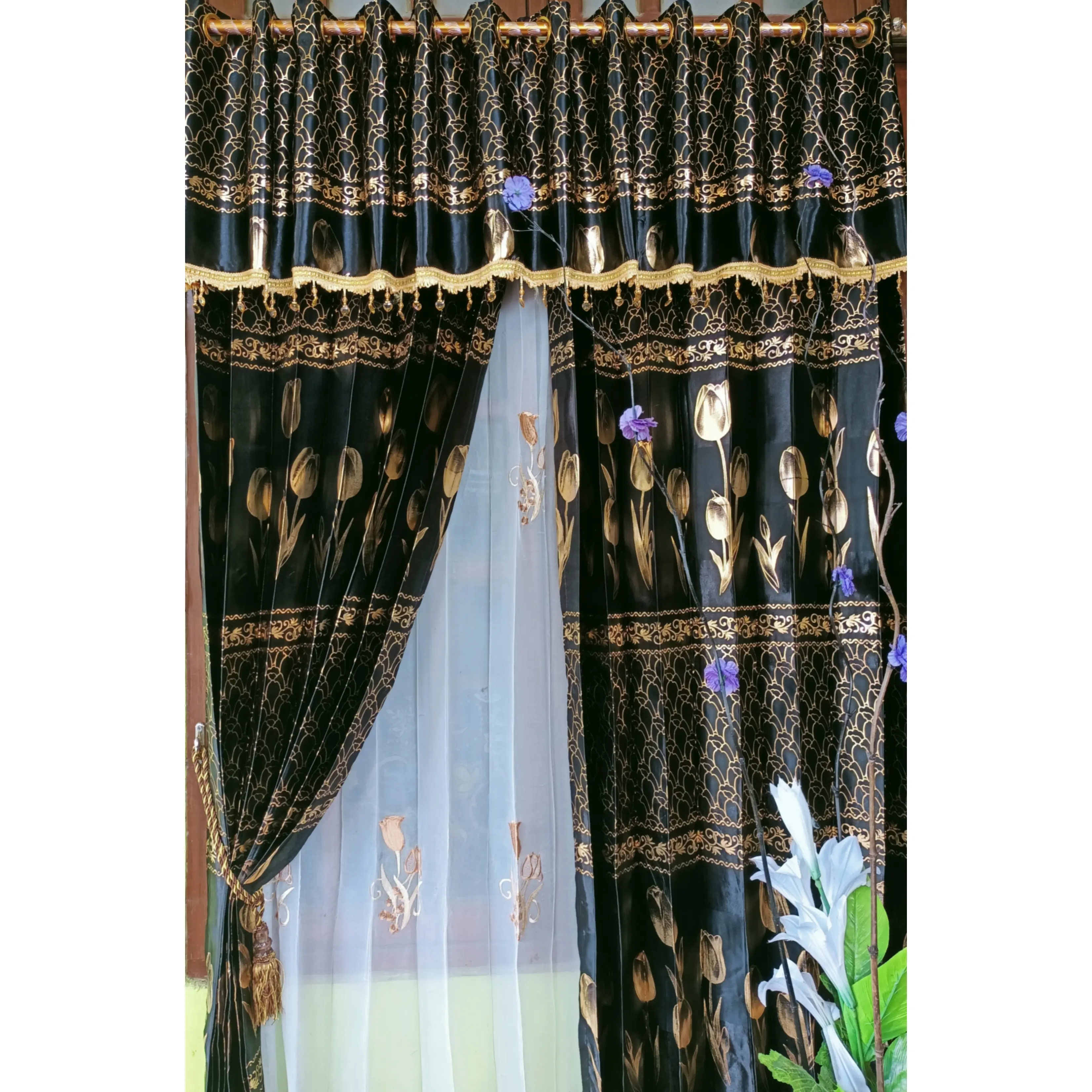 Gorden Jendela dan Pintu Bahan Blackout Poni Pisah