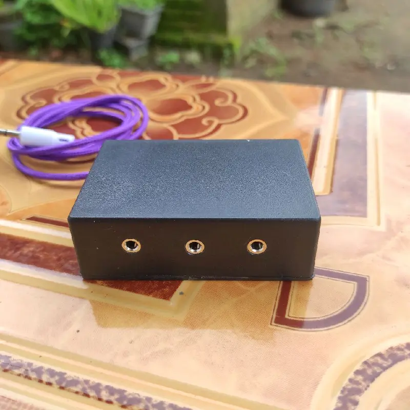 input paralel (1 input 3 output ), free kabel aux 1 pcs tancap ke Handphone 3